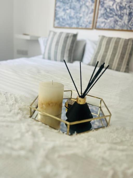 Modern 2 Bed Apartment With Free Parking And Netflix Dawley Ngoại thất bức ảnh