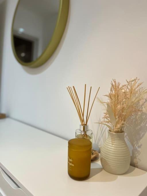 Modern 2 Bed Apartment With Free Parking And Netflix Dawley Ngoại thất bức ảnh